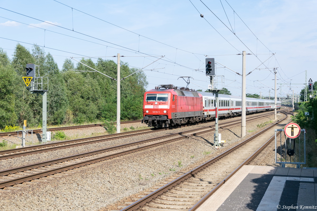 120 104-5 mit dem IC 1923 (Berlin Südkreuz - Köln Hbf) in Buschow. 20.08.2015