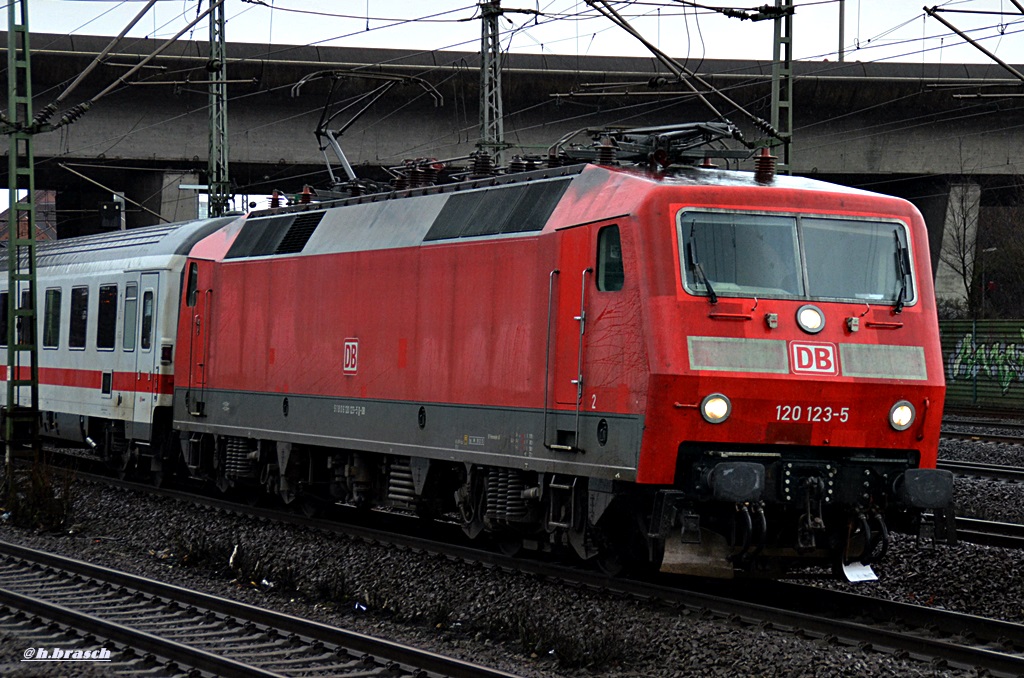 120 123-5 ist mit einen IC vom bf hh-harburg abgefahren,27.02.15