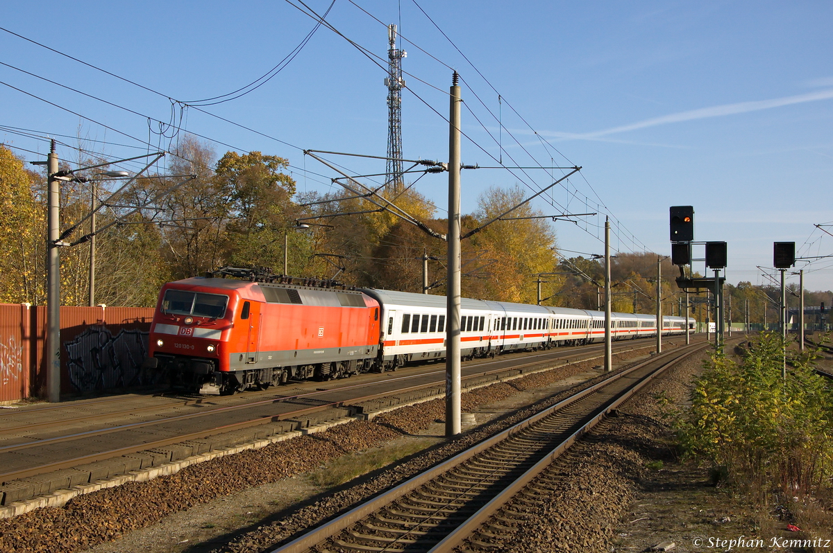 120 130-0 mit dem IC 2011 von Berlin Südkreuz nach Stuttgart Hbf in Rathenow. 02.11.2014