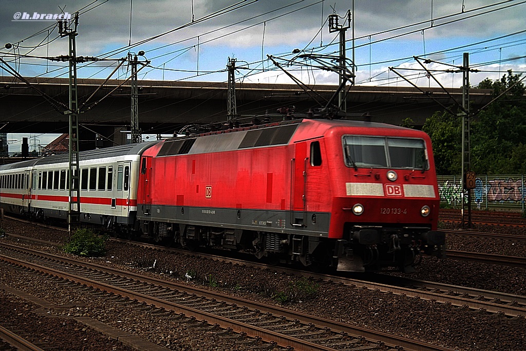 120 133-4 ist am 20.06.14 mit einen IC vom bhf hh-harburg abgefahren