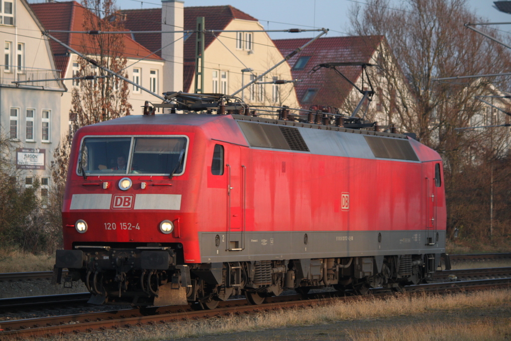 120 152-4 beim Rangieren im Rostocker Hbf.09.02.2018