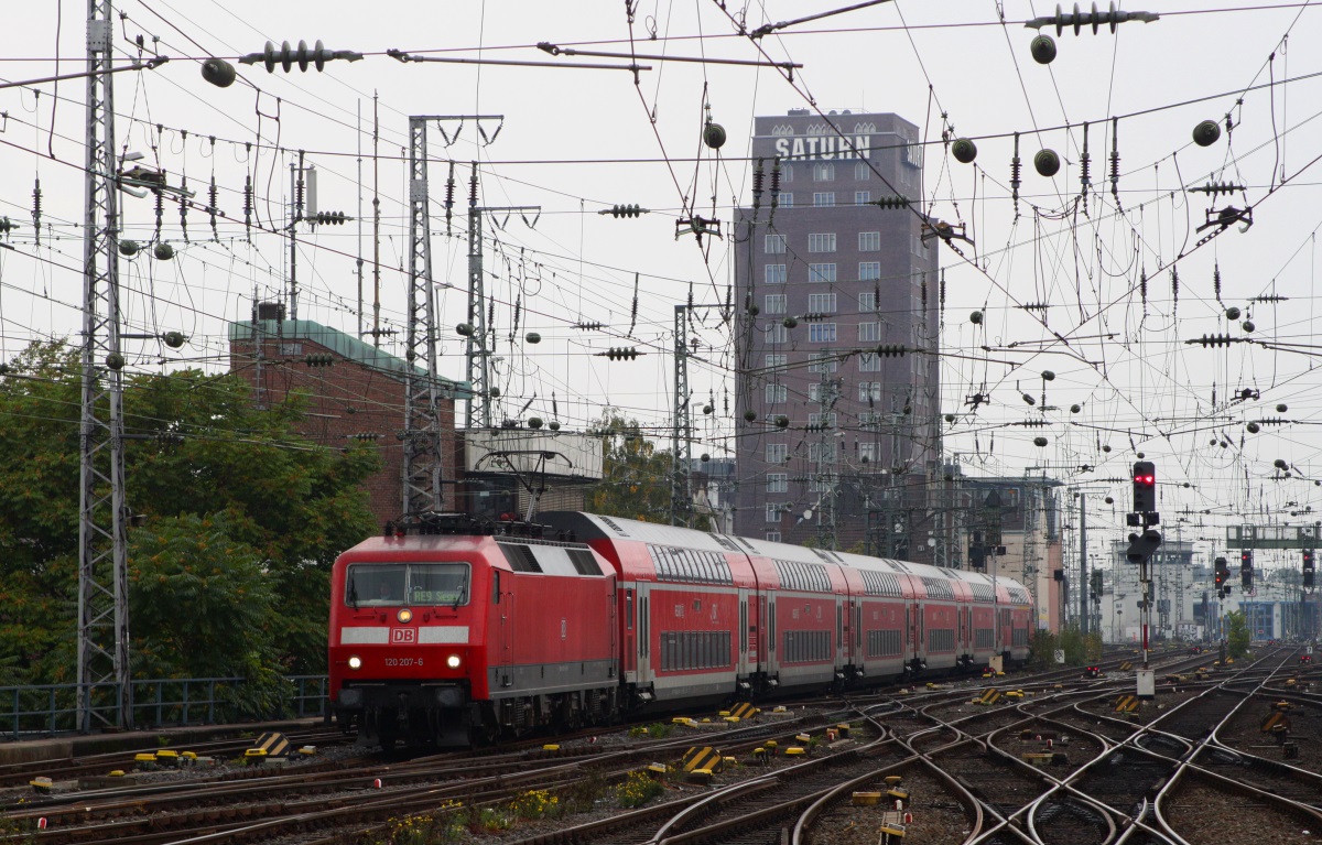 120 207 mit RE9 nach Siegen am 05.13.13 in Kln