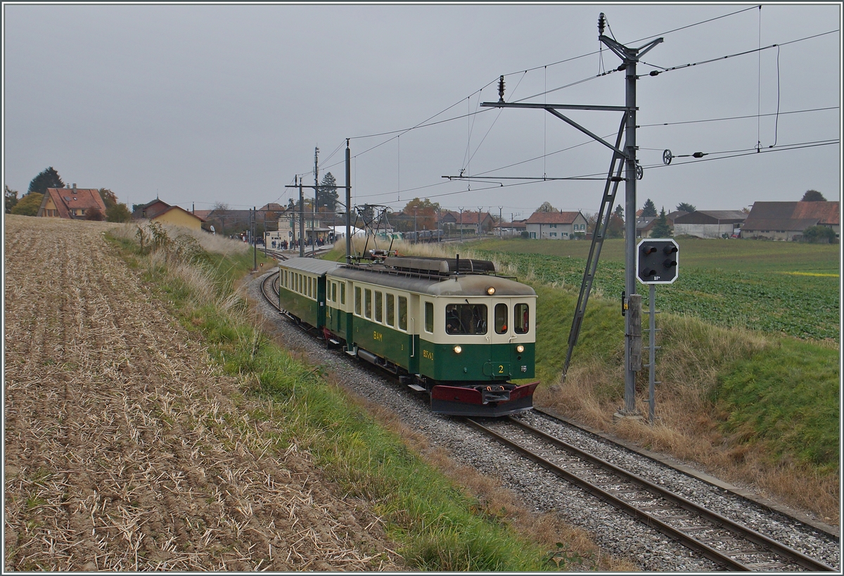 120 Jahre BAM MBC - Jubilumsimpessionen: Neben dem Regelfahrplan Apples - L'Isle Mont la Ville  dufte der BAM BCFe 4/4 N 2 mit seinem AB auch noch zwei Fahrten Apples - Bire absovieren, hier kurz nach Apples am 24. Okt. 2015