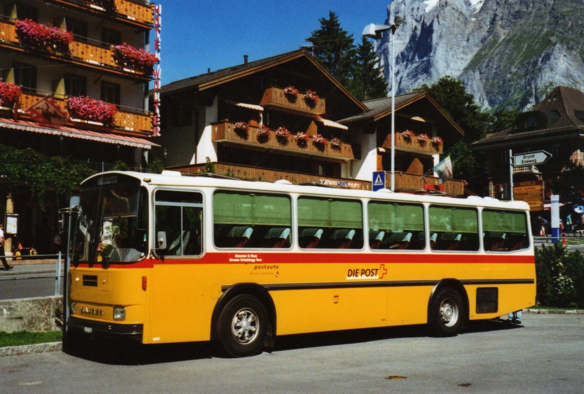 (120'406) - AVG Meiringen - Nr. 74/BE 607'481 - Saurer/R&J (ex P 24'357) am 23. August 2009 beim Bahnhof Grindelwald