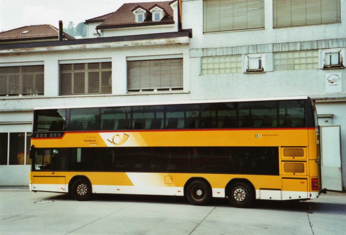 (121'315) - PostAuto Ostschweiz - SG 296'225 - Neoplan am 23. September 2009 in Urnsch, Garage