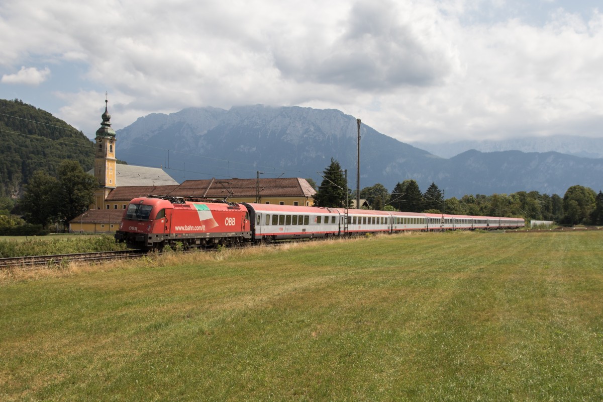 1216 013-3 aus Kufstein kommend am 15. August 2015 bei Oberaudorf im Inntal.