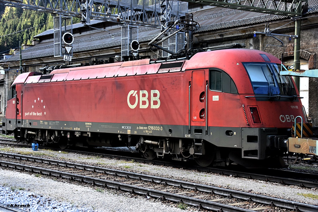 1216 032-3 stand mit einen autozug beim bf brennero/brenner,27.09.16