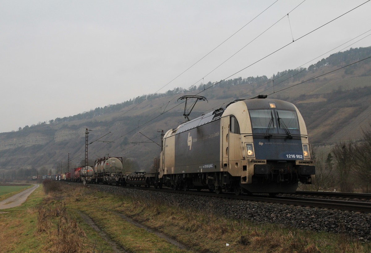 1216 952 der  Wiener-Lokal-Bahn  am 20. Februar 2014 bei Thngersheim im Maintal.