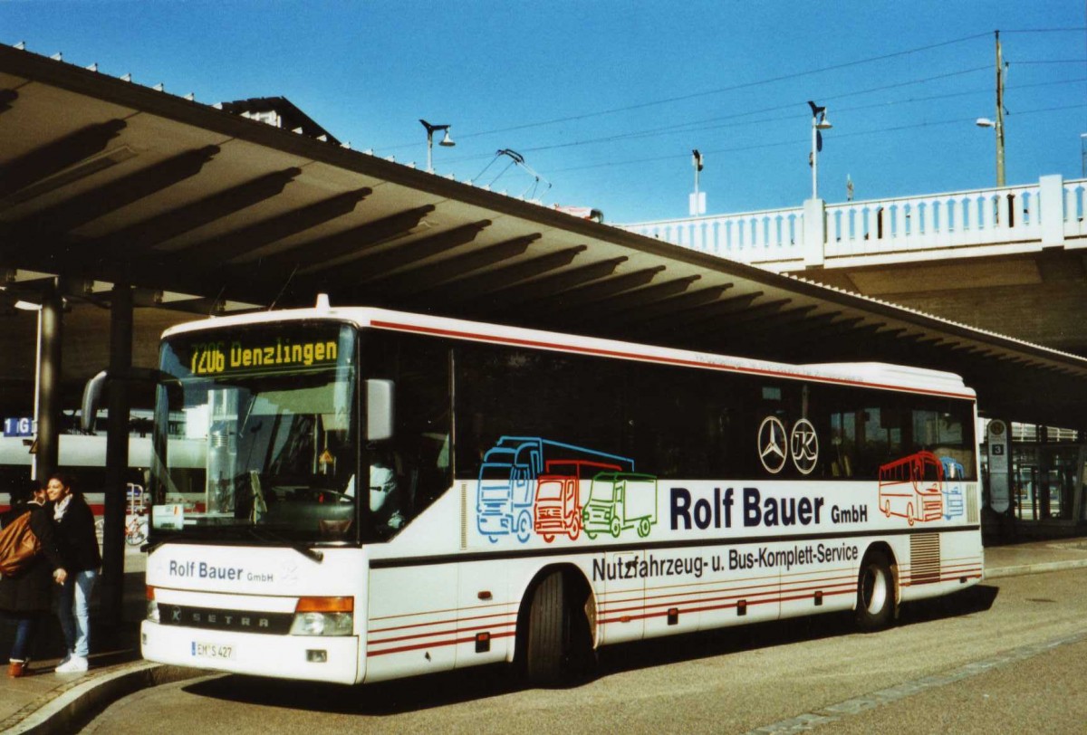 (121'613) - Bauer, Gundelfingen - EM-S 427 - Setra am 20. Oktober 2009 beim Bahnhof Freiburg