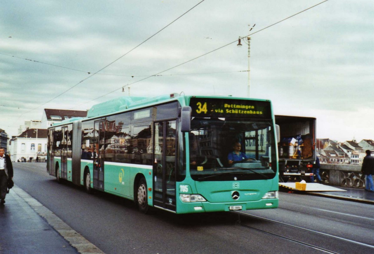 (122'105) - BVB Basel - Nr. 705/BS 6664 - Mercedes am 17. November 2009 in Basel, Mittlere Rheinbrcke