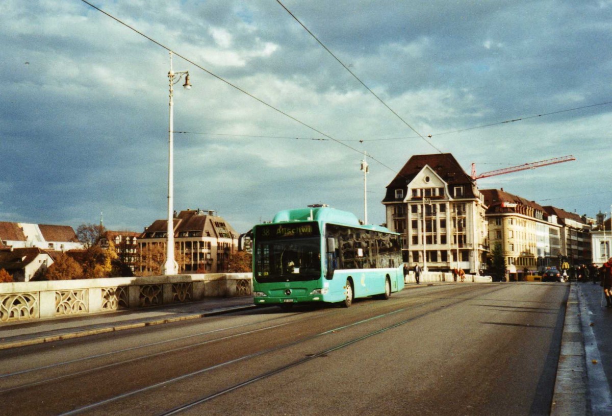 (122'116) - BVB Basel - Nr. 810/BS 2810 - Mercedes am 17. November 2009 in Basel, Mittlere Rheinbrcke