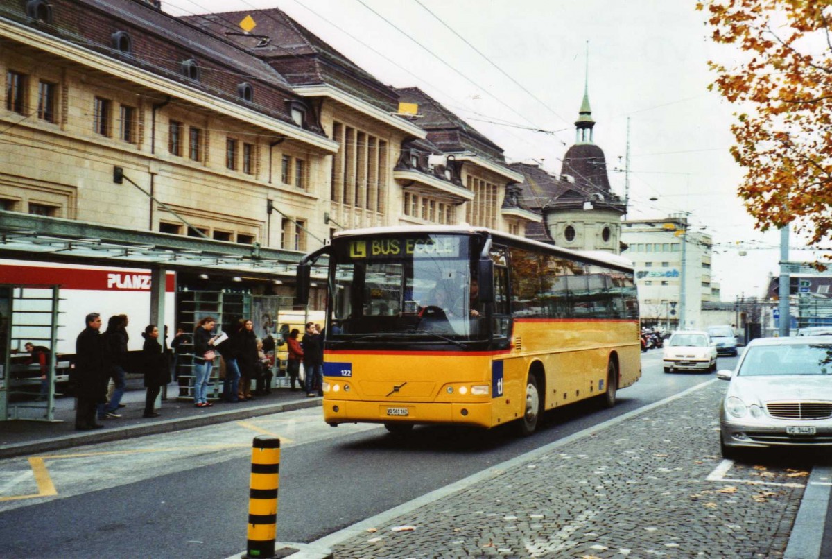 (122'233) - TL Lausanne - Nr. 122/VD 561'162 - Volvo (ex CarPostal Ouest; ex P 25'147) am 19. November 2009 beim Bahnhof Lausanne