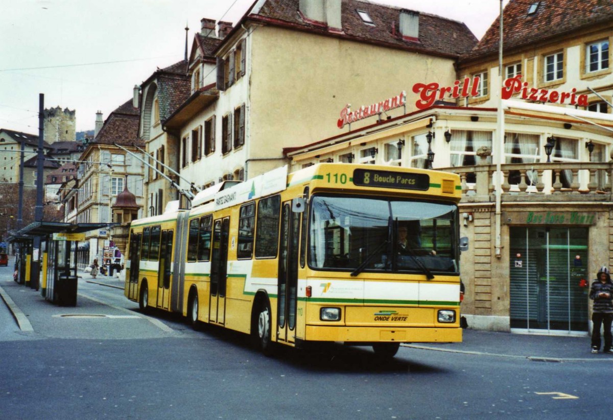 (122'536) - TN Neuchtel - Nr. 110 - NAW/Hess Gelenktrolleybus am 5. Dezember 2009 in Neuchtel, Place Pury