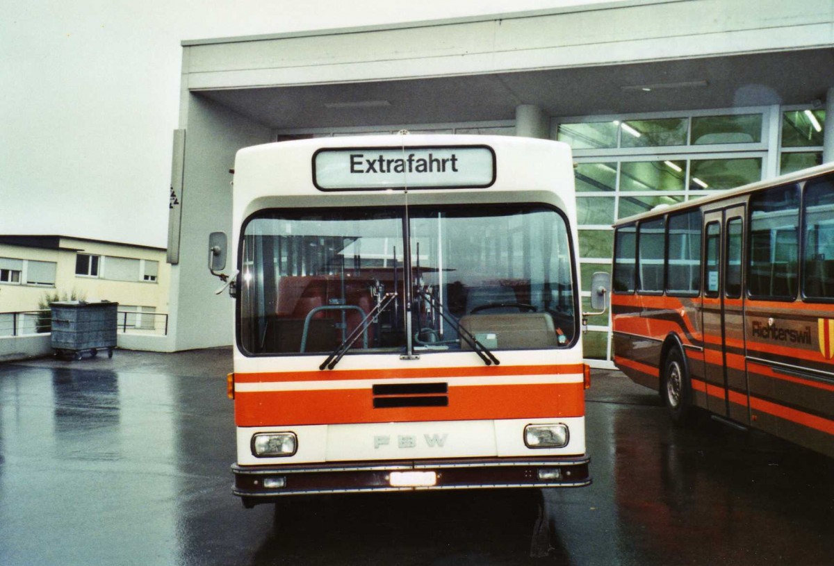 (122'714) - Bamert, Wollerau - SZ 79'099 - FBW/R&J am 10. Dezember 2009 in Wollerau, Garage