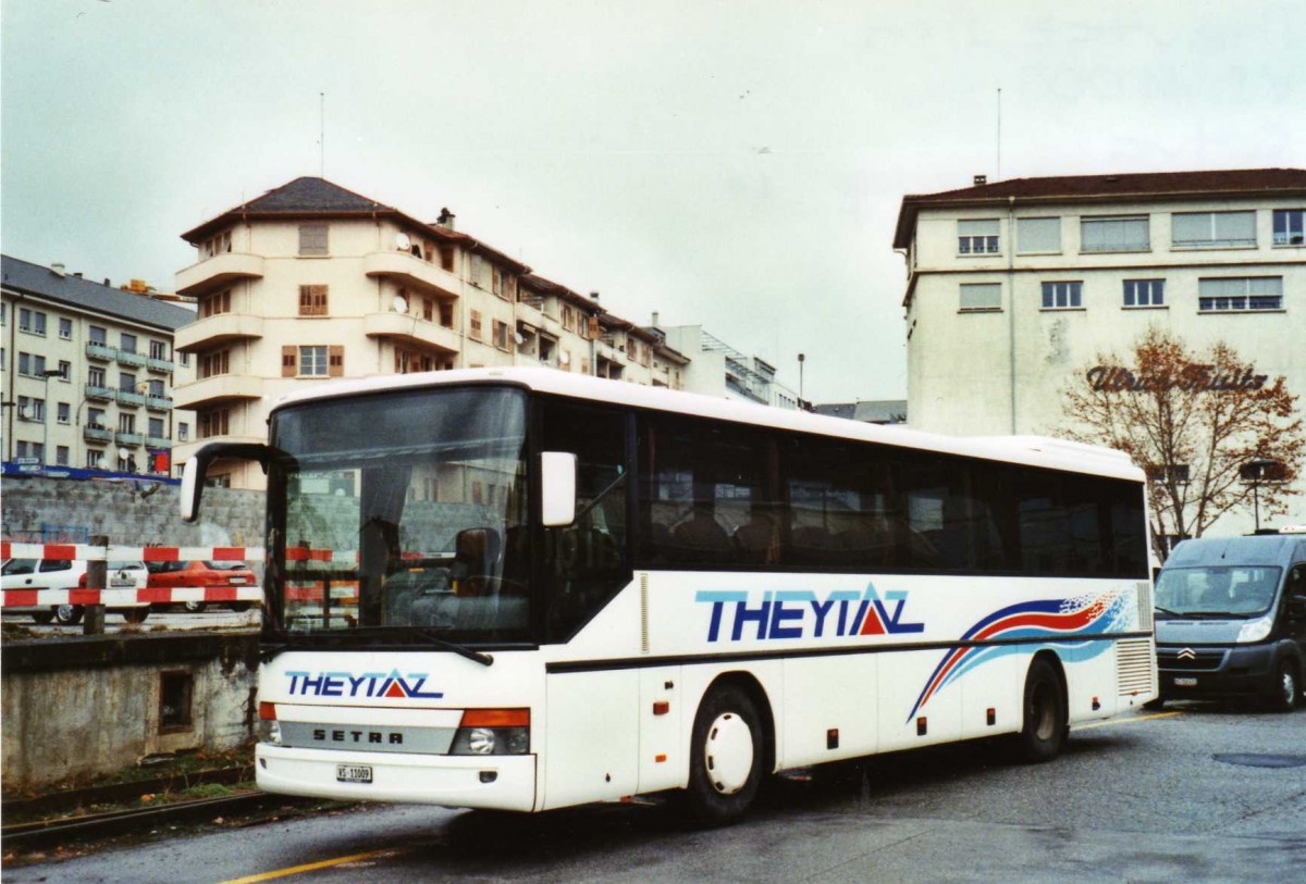 (122'806) - Theytaz, Sion - VS 11'009 - Setra am 12. Dezember 2009 beim Bahnhof Sion