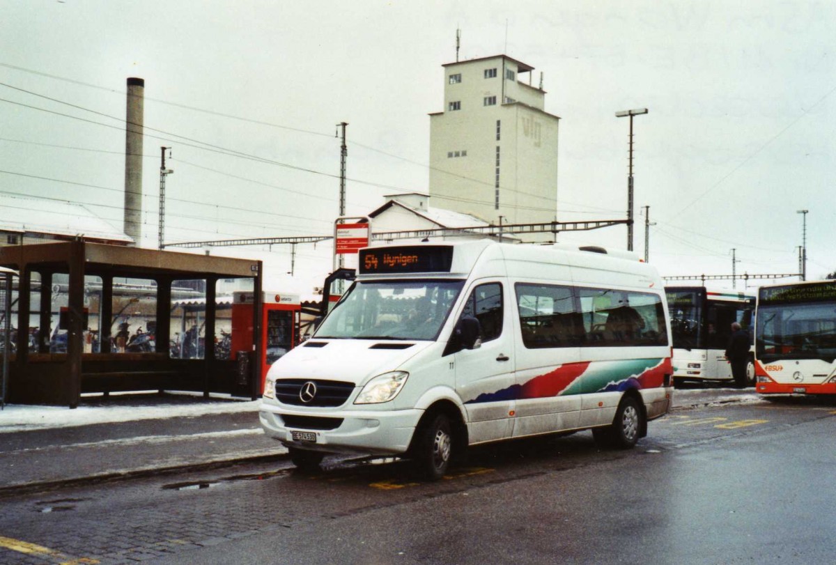 (124'121) - ASm Langenthal - Nr. 11/BE 574'530 - Mercedes am 11. Januar 2010 beim Bahnhof Burgdorf