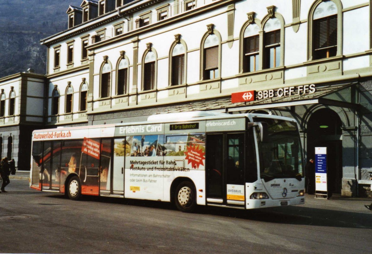 (124'835) - PostAuto Wallis - VS 241'959 - Mercedes am 12. Mrz 2010 beim Bahnhof Brig