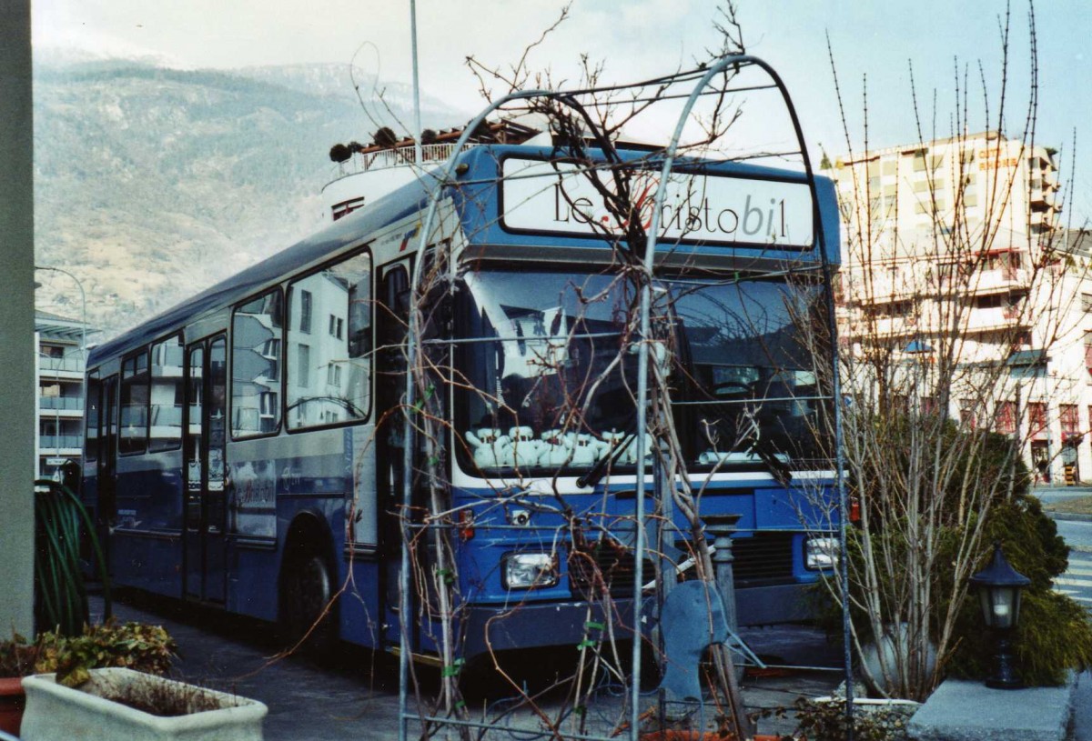 (124'904) - Le Bistrobil, Visp - Nr. 37 - Volvo/Hess (ex VBRF Regensdorf Nr. 37) am 12. Mrz 2010 in Visp