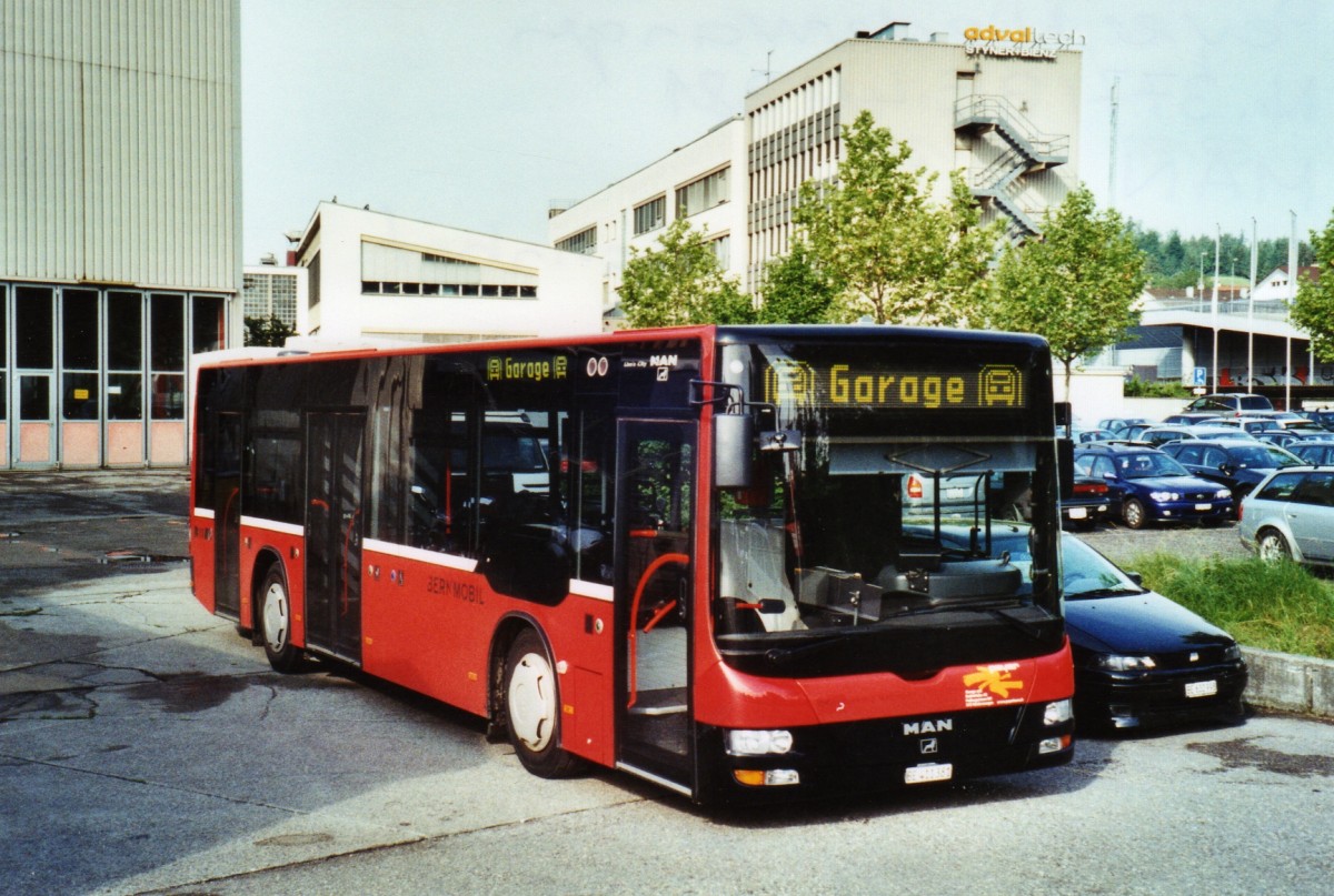 (126'921) - Peyer, Niederwangen - Nr. 377/BE 411'381 - MAN am 14. Juni 2010 in Niederwangen, Garage