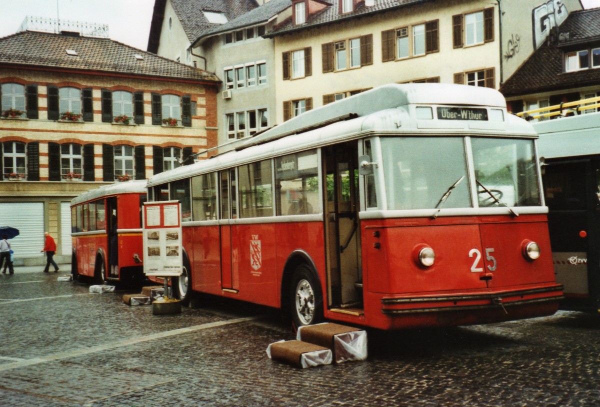 (127'013) - VW Winterthur - Nr. 25 - Saurer/Saurer Trolleybus am 19. Juni 2010 in Winterthur, Marktplatz