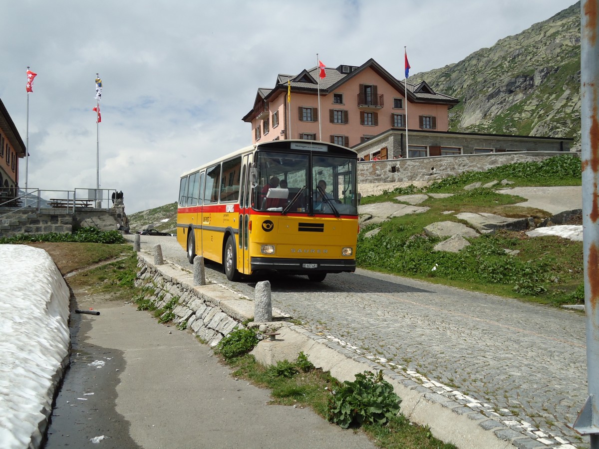 (127'586) - AVG Meiringen - Nr. 74/BE 607'481 - Saurer/R&J (ex P 24'357) am 4. Juli 2010 in Gotthard, Passhhe