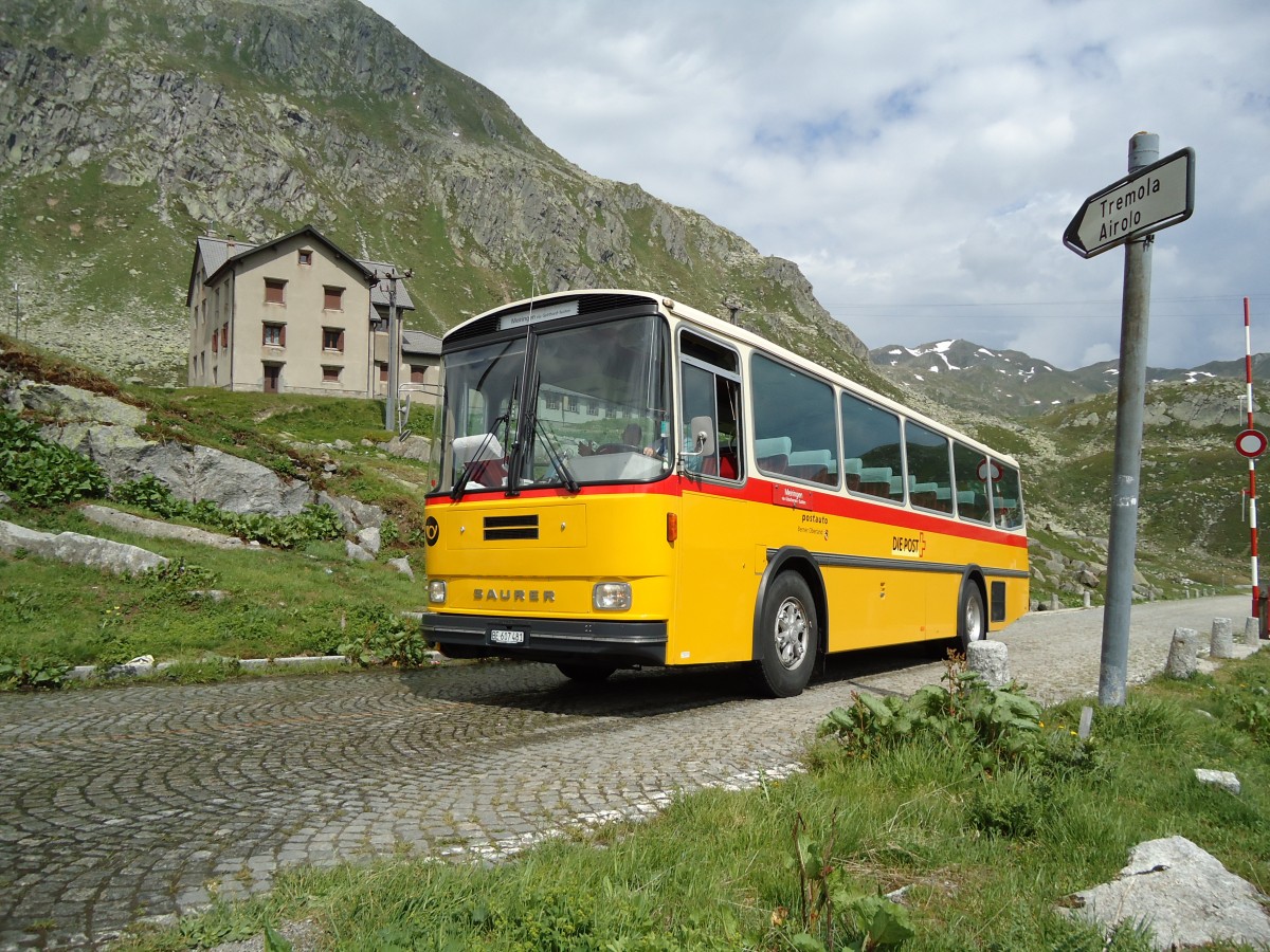 (127'590) - AVG Meiringen - Nr. 74/BE 607'481 - Saurer/R&J (ex P 24'357) am 4. Juli 2010 in Gotthard, Passhhe