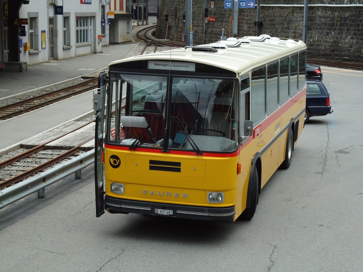 (127'606) - AVG Meiringen - Nr. 74/BE 607'481 - Saurer/R&J (ex P 24'357) am 4. Juli 2010 beim Bahnhof Gschenen