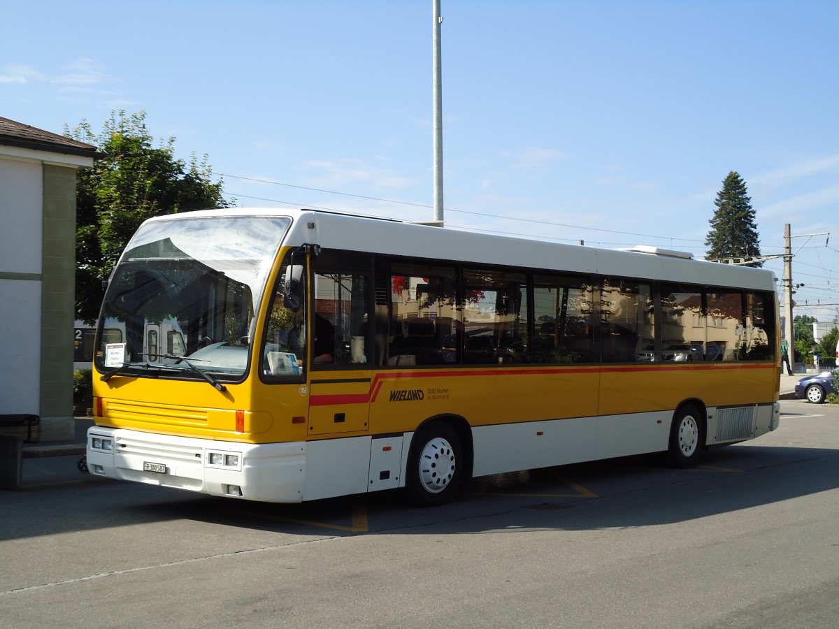 (128'058) - Wieland, Murten - Nr. 19/FR 300'587 - Den Oudsten (ex Demofahrzeug in Deutschland) am 26. Juli 2010 beim Bahnhof Murten