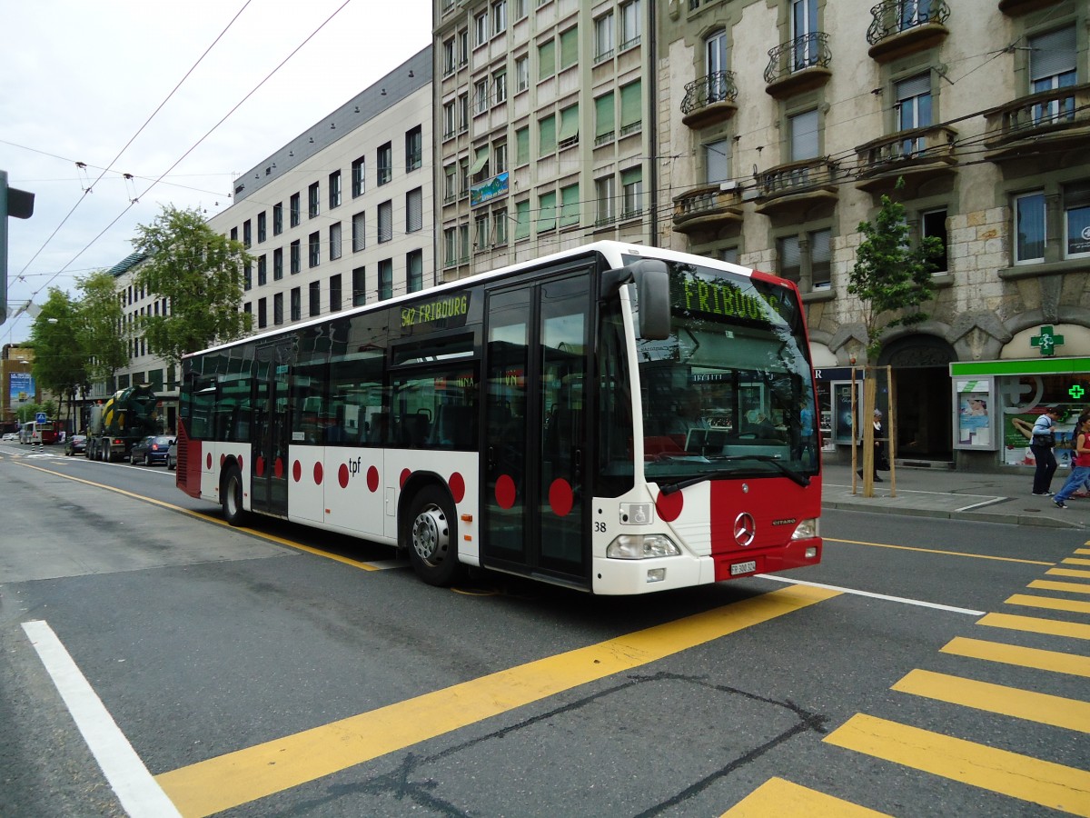 (128'088) - TPF Fribourg - Nr. 38/FR 300'324 - Mercedes am 26. Juli 2010 beim Bahnhof Fribourg