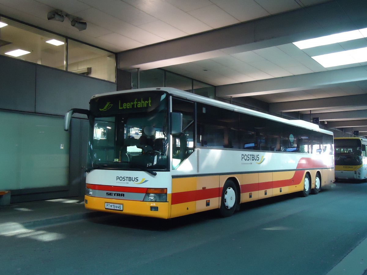 (128'538) - PostBus - PT 15'446 - Setra am 10. August 2010 beim Bahnhof Linz