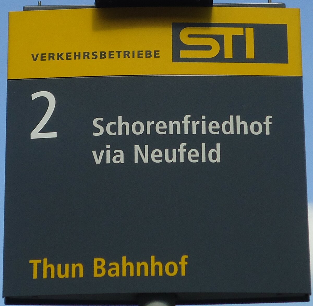 (129'295) - STI-Haltestellenschild - Thun, Bahnhof - am 4. September 2010