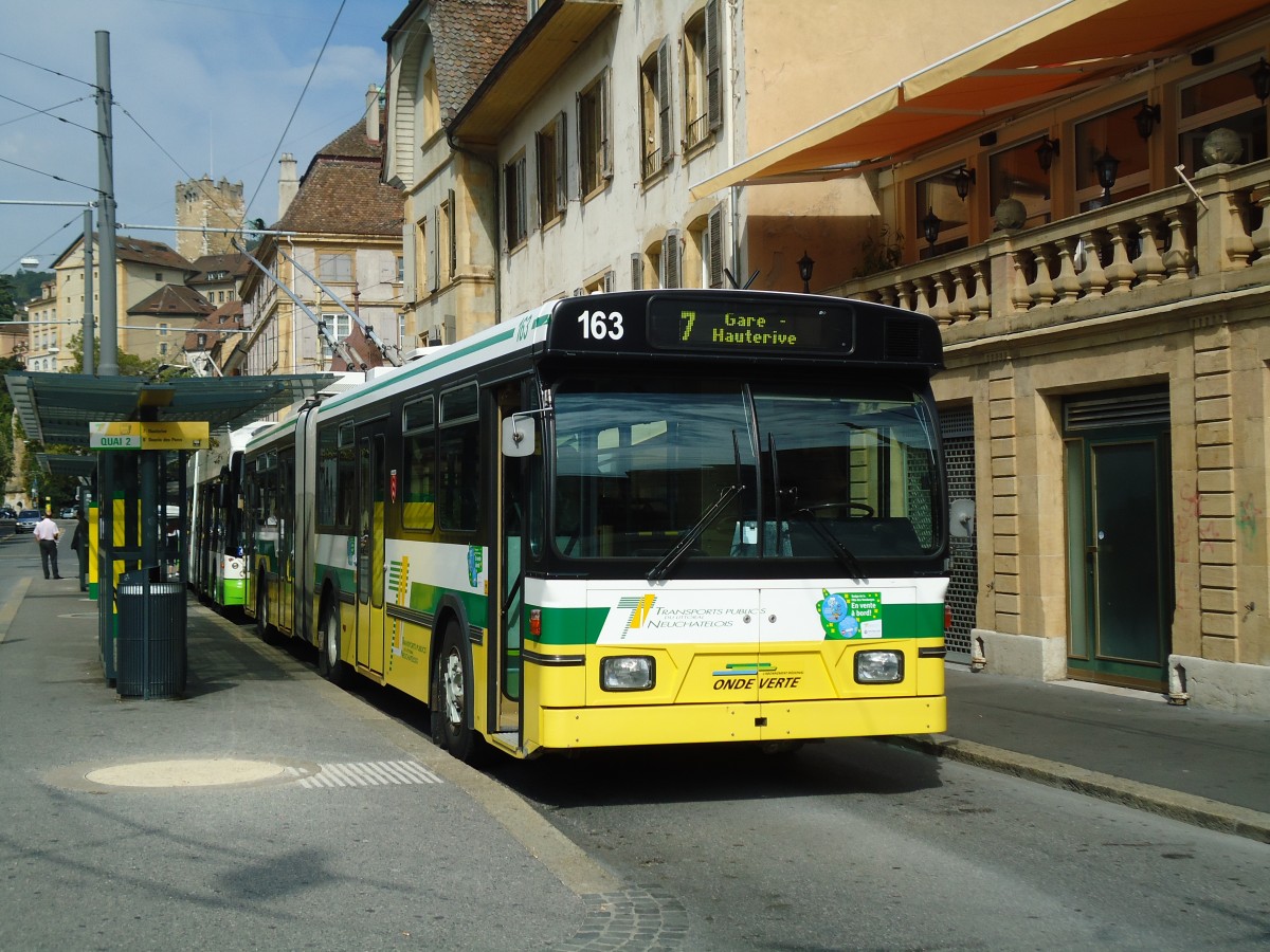 (129'534) - TN Neuchtel - Nr. 163 - FBW/Hess Gelenktrolleybus am 6. September 2010 in Neuchtel, Place Pury