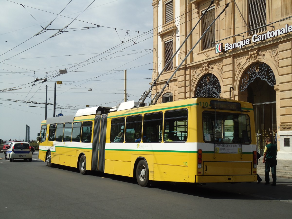 (129'554) - TN Neuchtel - Nr. 110 - NAW/Hess Gelenktrolleybus am 6. September 2010 in Neuchtel, Place Pury