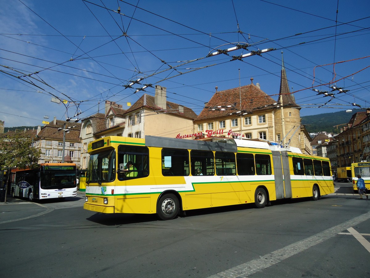 (129'556) - TN Neuchtel - Nr. 103 - NAW/Hess Gelenktrolleybus am 6. September 2010 in Neuchtel, Place Pury