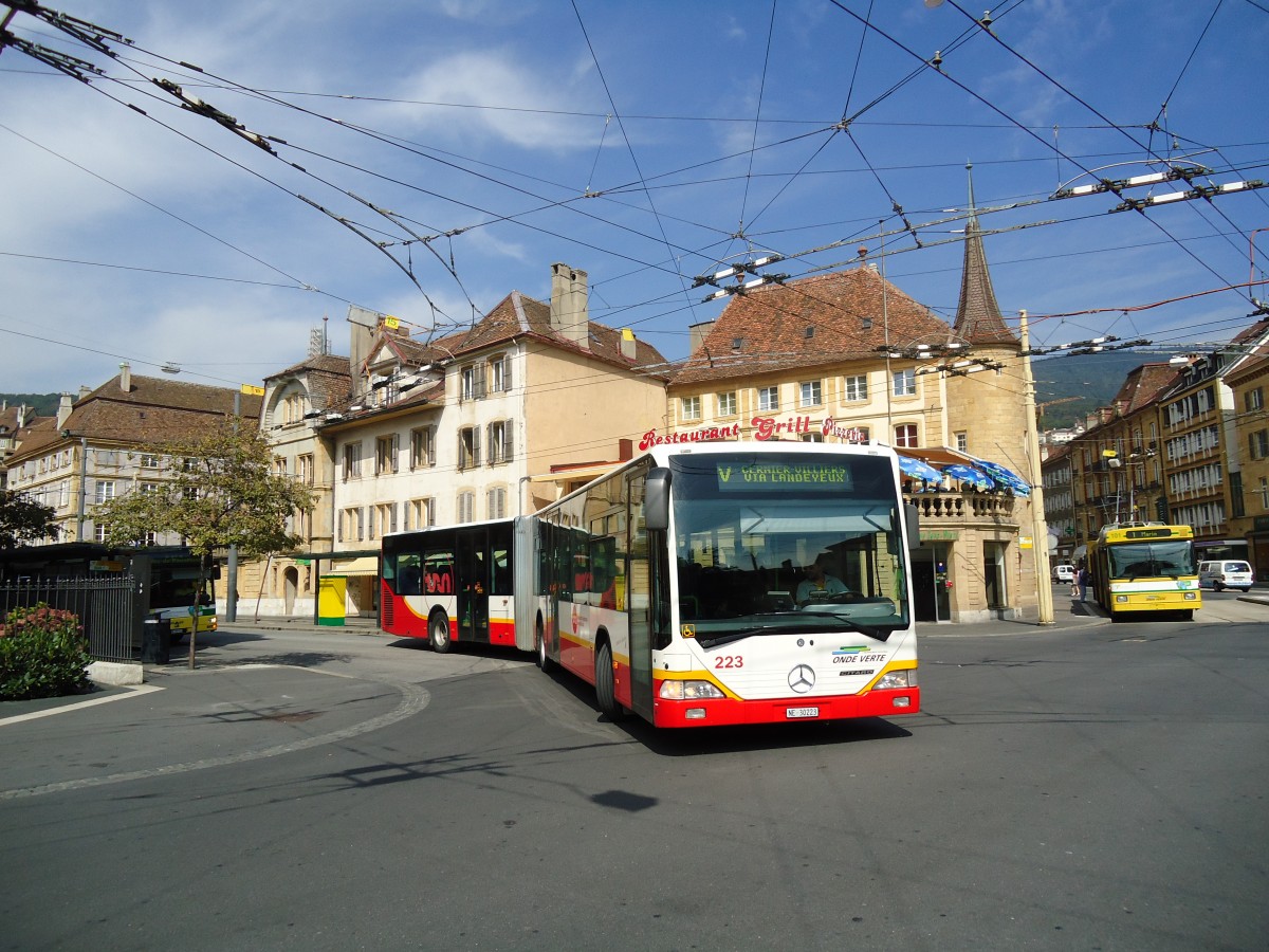 (129'572) - VR La Chaux-de-Fonds - Nr. 223/NE 30'223 - Mercedes am 6. September 2010 in Neuchtel, Place Pury