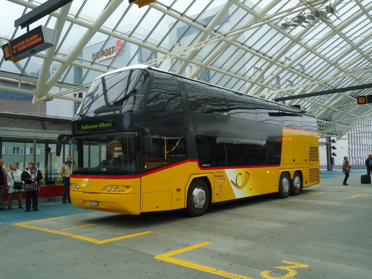 (129'760) - PostAuto Graubnden - GR 163'000 - Neoplan am 18. September 2010 in Chur, Postautostation