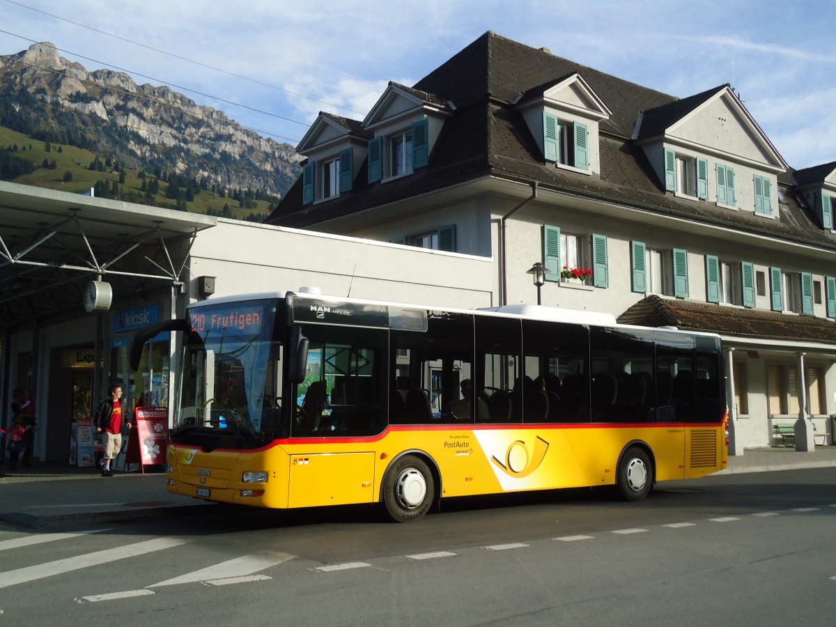 (130'115) - PostAuto Bern - BE 653'383 - MAN/Gppel am 2. Oktober 2010 beim Bahnhof Frutigen