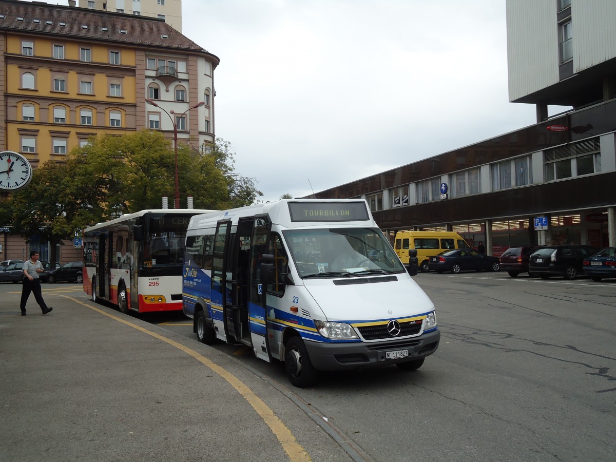 (130'193) - MobiCit, La Chaux-de-Fonds - Nr. 23/NE 113'823 - Mercedes am 4. Oktober 2010 beim Bahnhof La Chaux-de-Fonds