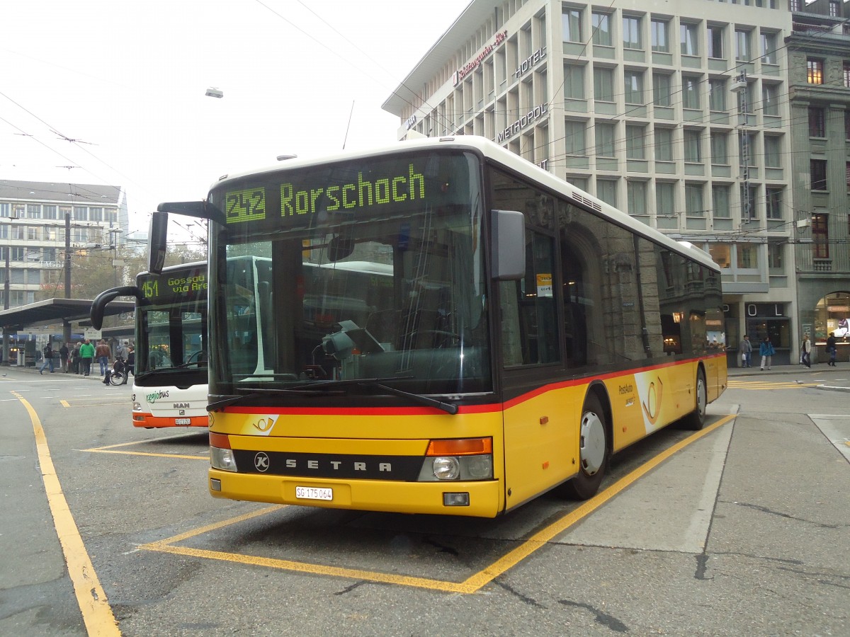 (130'421) - Schwizer, Goldach - SG 175'064 - Setra am 13. Oktober 2010 beim Bahnhof St. Gallen