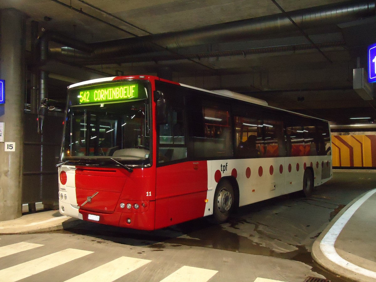 (131'095) - TPF Fribourg - Nr. 11/FR 300'216 - Volvo am 26. November 2010 in Fribourg, Busbahnhof