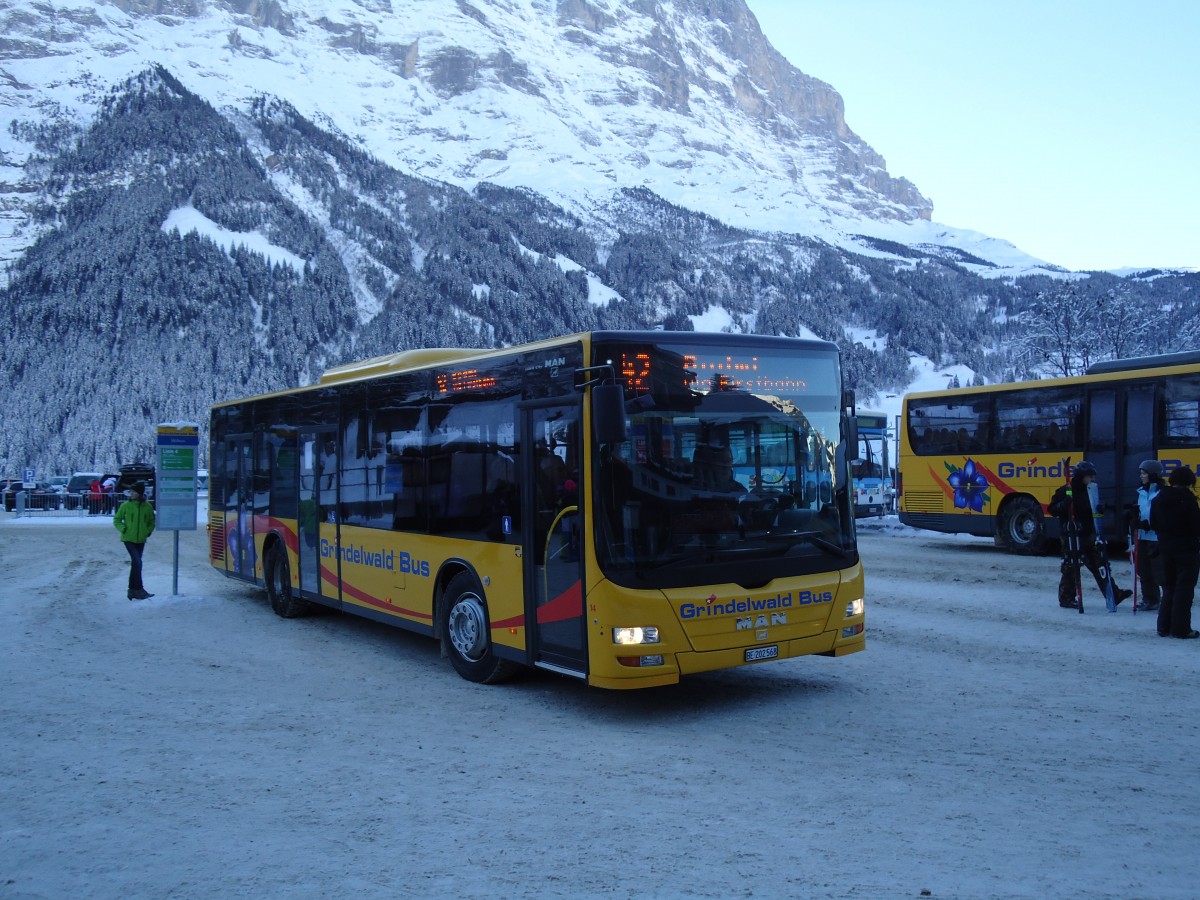 (131'867) - AVG Grindelwald - Nr. 14/BE 202'568 - MAN am 31. Dezember 2010 beim Bahnhof Grindelwald