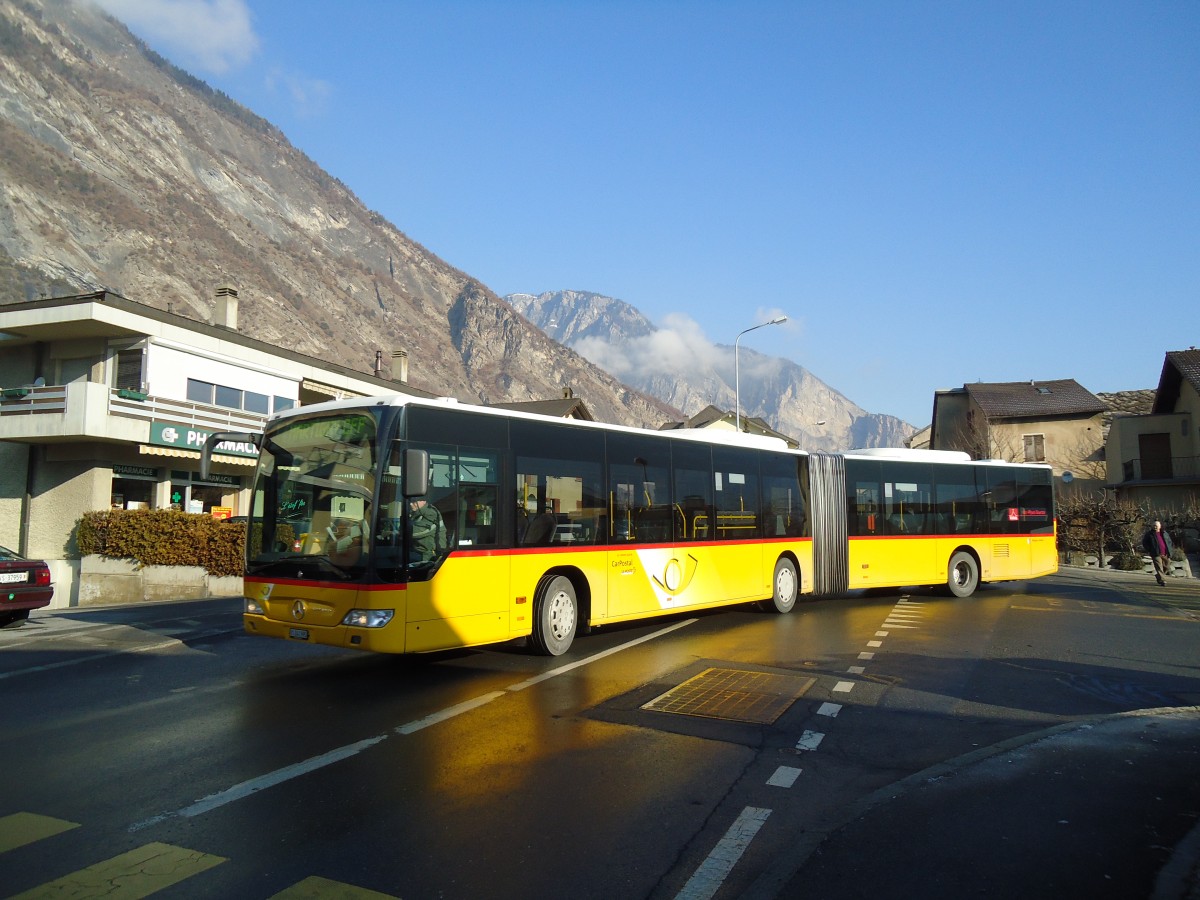 (131'932) - PostAuto Wallis - Nr. 10/VS 241'995 - Mercedes am 2. Januar 2011 in Leytron, Alte Post