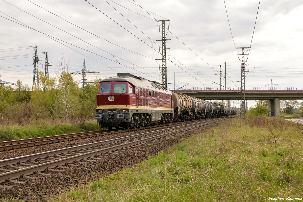 132 109-0 LEG - Leipziger Eisenbahnverkehrsgesellschaft mbH mit einem Kesselzug  Ethanol (Ethylalkohol) oder Ethanol-Lösung  in Stendal und fuhr weiter in Richtung Hauptbahnhof. Netten Gruß an den Tf! 29.04.2016