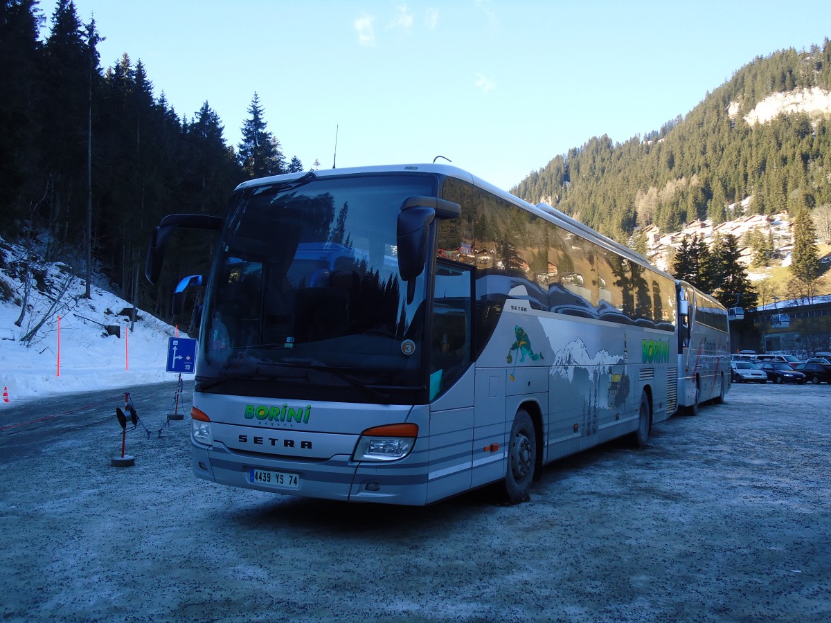 (132'034) - Aus Frankreich: Borini, Megve - 4439 YS 74 - Setra am 8. Januar 2011 in Adelboden, ASB