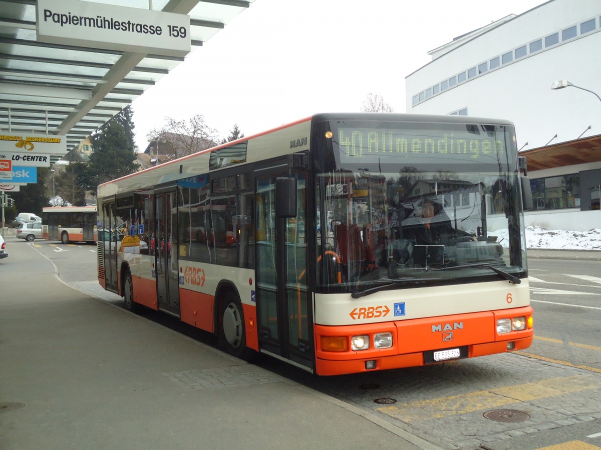 (132'423) - RBS Worblaufen - Nr. 6/BE 535'306 - MAN am 24. Januar 2011 beim Bahnhof Papiermhle