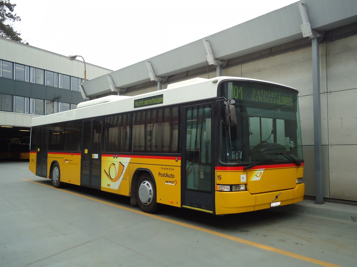 (132'682) - Steiner, Ortschwaben - Nr. 15/BE 438'425 - Volvo/Hess am 7. Mrz 2011 in Bern, Postautostation