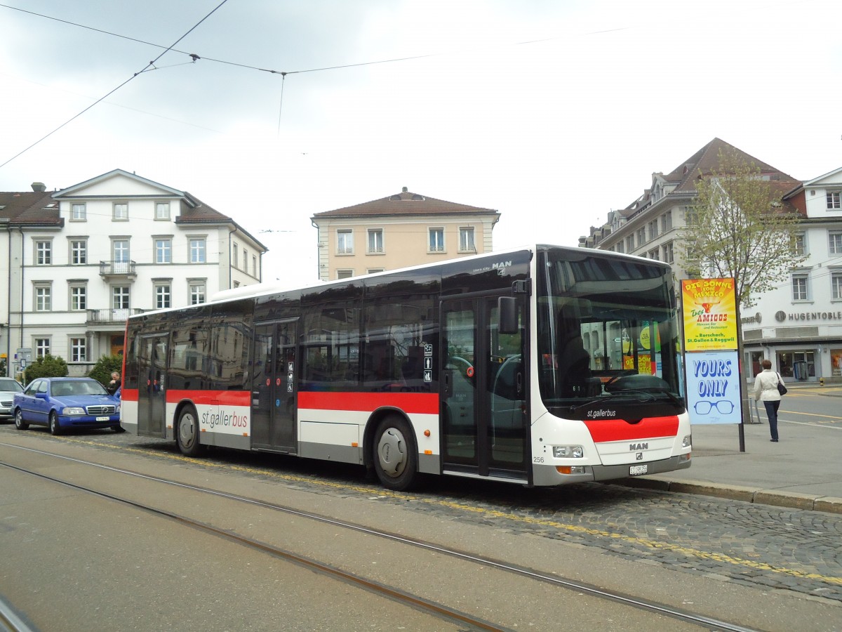 (133'221) - St. Gallerbus, St. Gallen - Nr. 256/SG 198'256 - MAN am 13. April 2011 beim Bahnhof St. Gallen