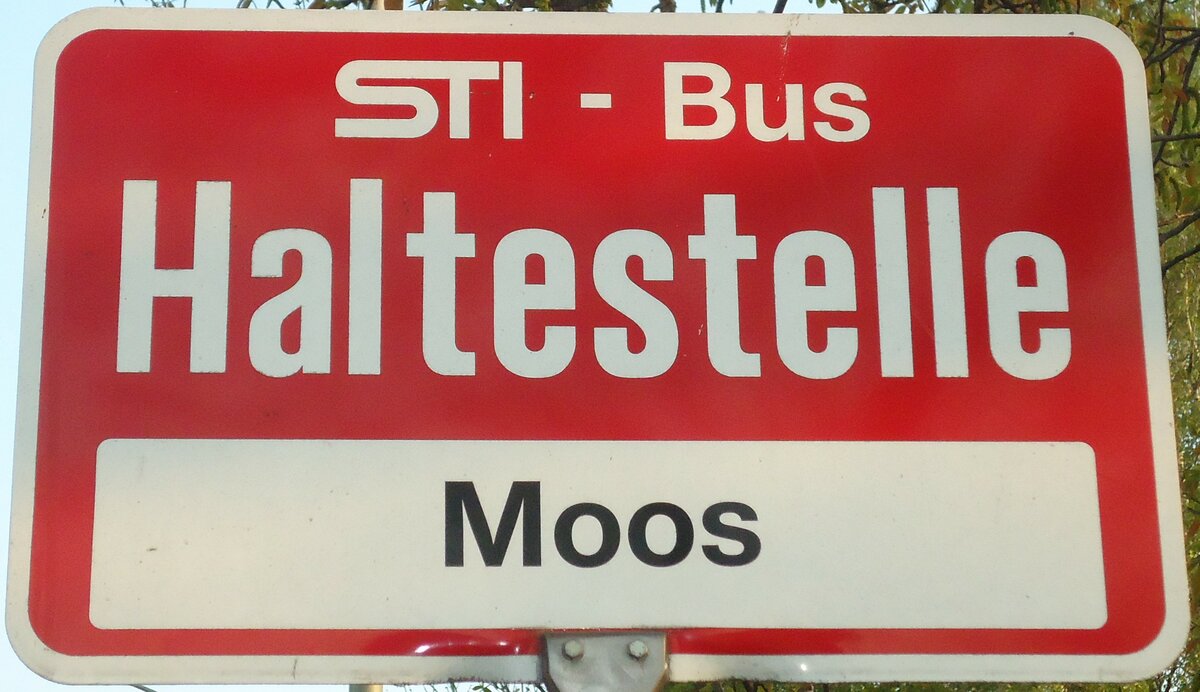 (133'351) - STI-Haltestellenschild - Gwatt, Moos - am 21. April 2011