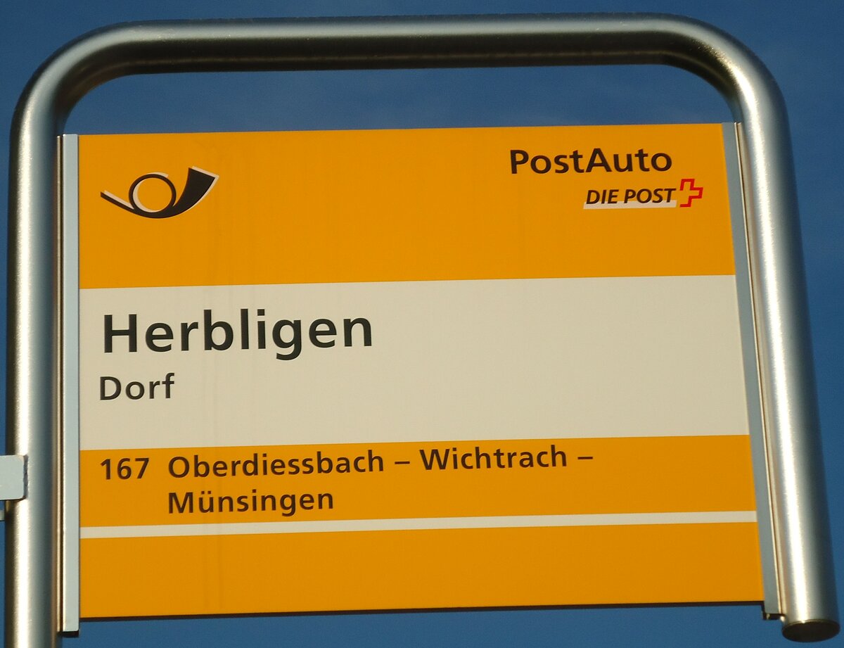 (133'481) - PostAuto-Haltestellenschild - Herbligen, Dorf - am 25. April 2011