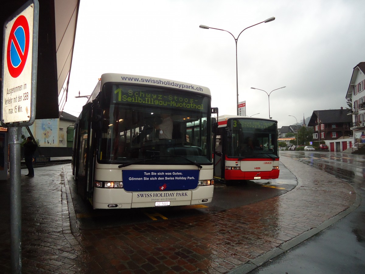 (133'653) - AAGS Schwyz - Nr. 1/SZ 5001 - Scania/Hess am 14. Mai 2011 beim Bahnhof Schwyz